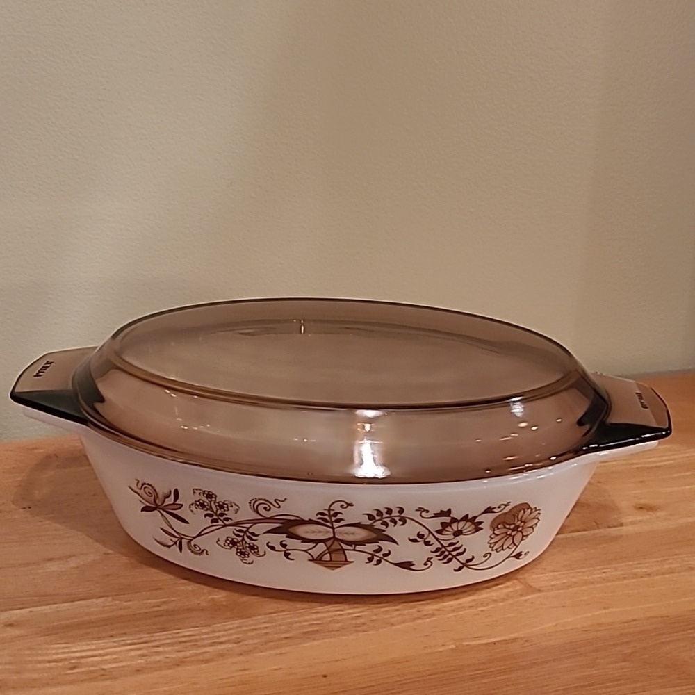 PYREX Vintage Mid Century Modern Brown Vine Pattern Casserole Dish with Lid